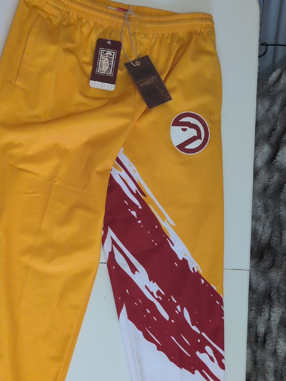 Mitchell & Ness Yellow Hardwood Classics Joggers Kid Large with Tags